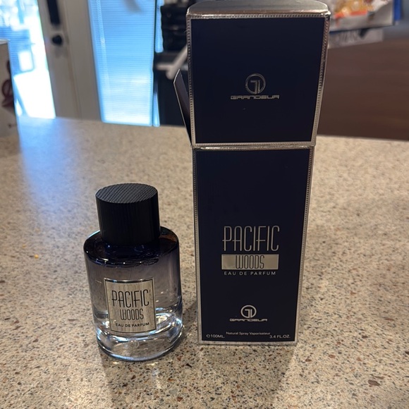 Pacific Woods Eau de Parfum - Picture 3 of 4